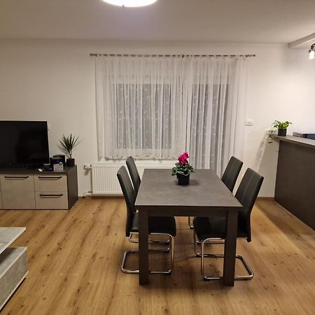 Vila Lastovka Ljubljana Buitenkant foto
